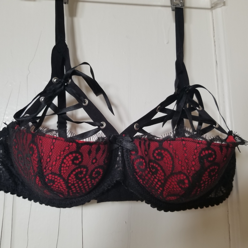 🔥 EUC Black & Red Cage Bra/Thong Set by Dessous Cheri - 36C
